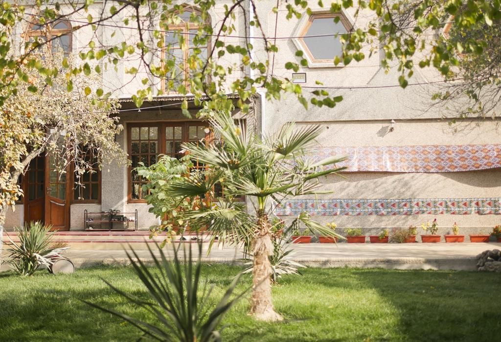 Guest House Ikathouse Marghilon Exterior photo